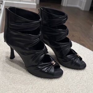 Gorgeous Chanel lambskin Black Women's Heeled Sandals with Pearl logo